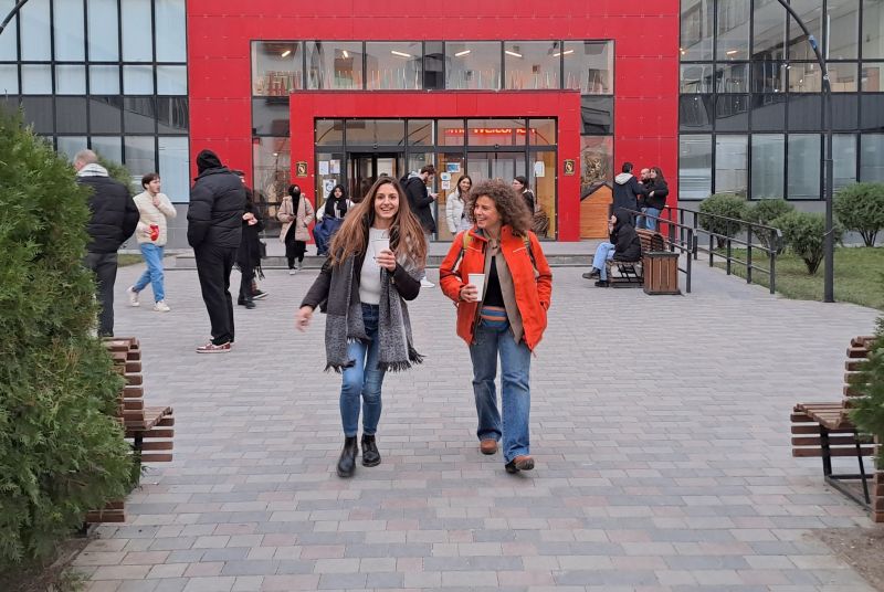 File:Clara & Sofia.jpg
